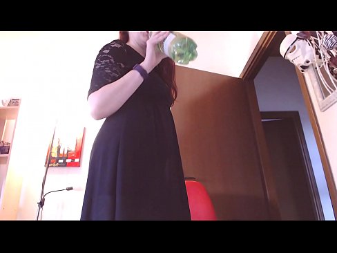 ❤️ Submisívna otrokyňa, ktorá miluje špinavé a šťavnaté nohavičky, je po zhliadnutí tohto videa nútená masturbovať! Porno video na nás ﹏