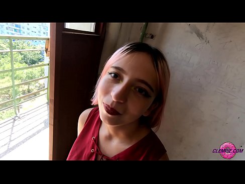 ❤️ Študentka zmyselne fajčí cudzinca vo vnútrozemí - strieka mu na tvár Porno video na nás ﹏